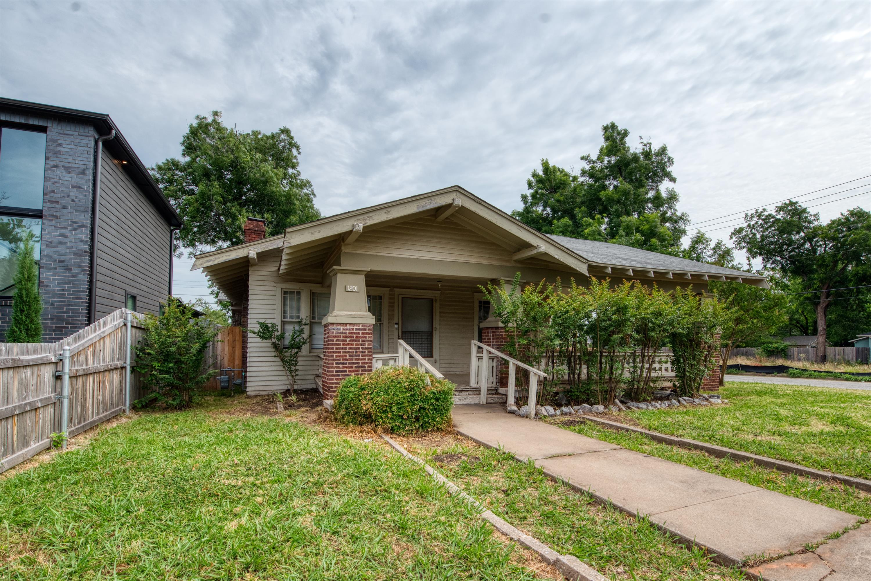 1201 NW 40th ST